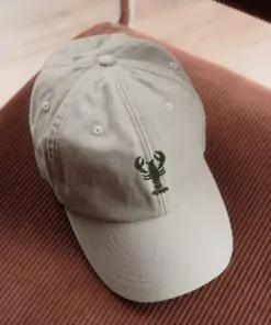 casquette beige avec homard